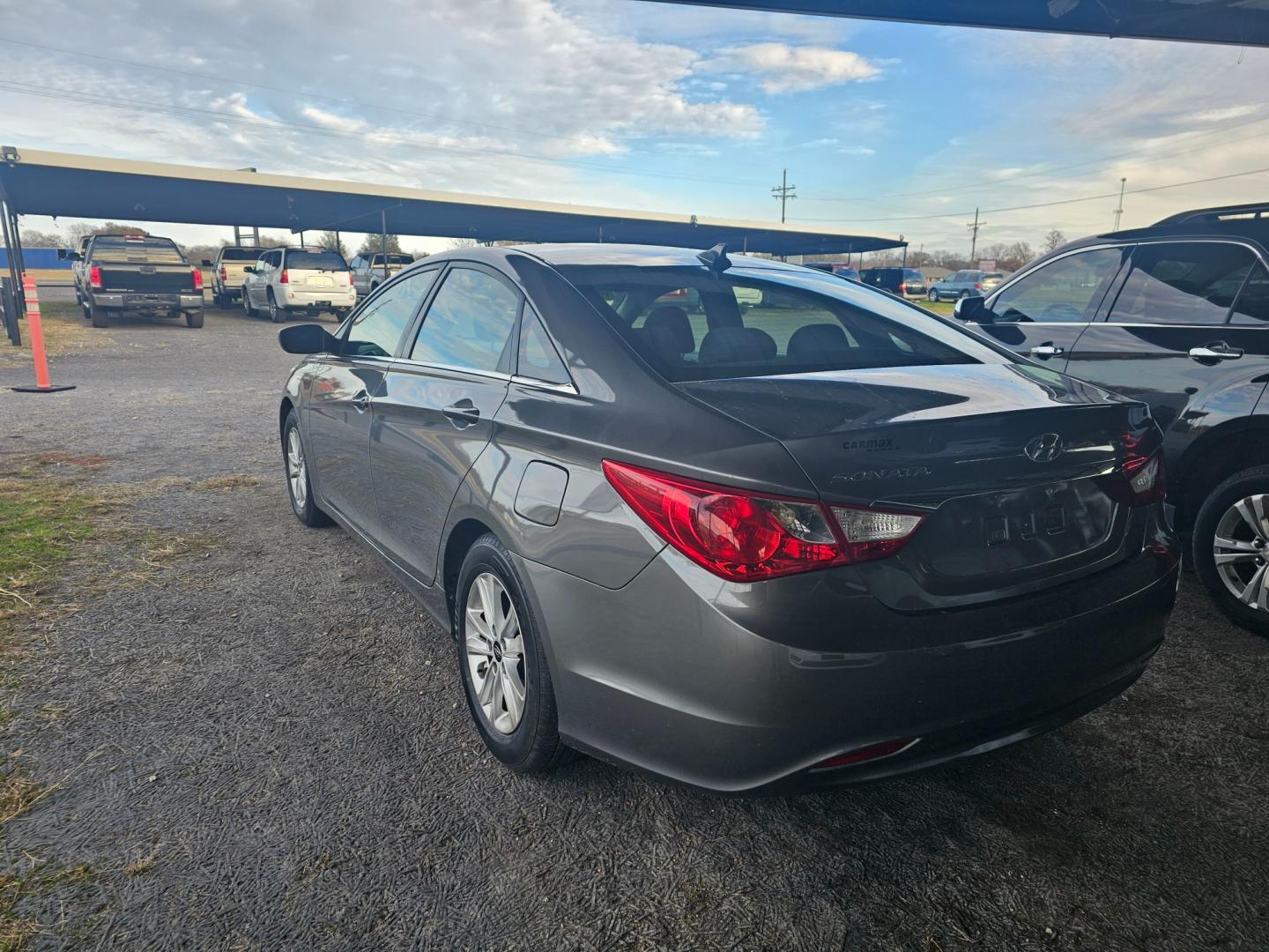 2013 GRAY Hyundai Sonata GLS (5NPEB4AC4DH) with an 2.4L L4 DOHC 16V engine, 6-Speed Automatic transmission, located at 533 S Seven Points BLVD, Seven Points, TX, 75143, (430) 255-4030, 32.313999, -96.209351 - Photo#3